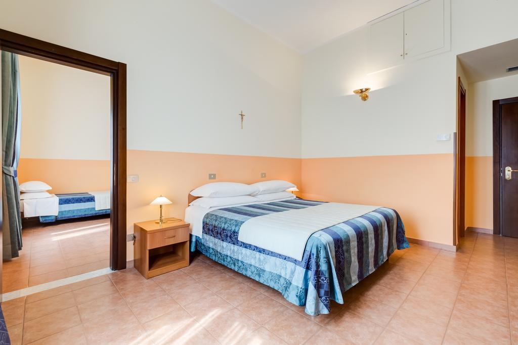 Hotel Domus Carmelitana Rom Exterior foto