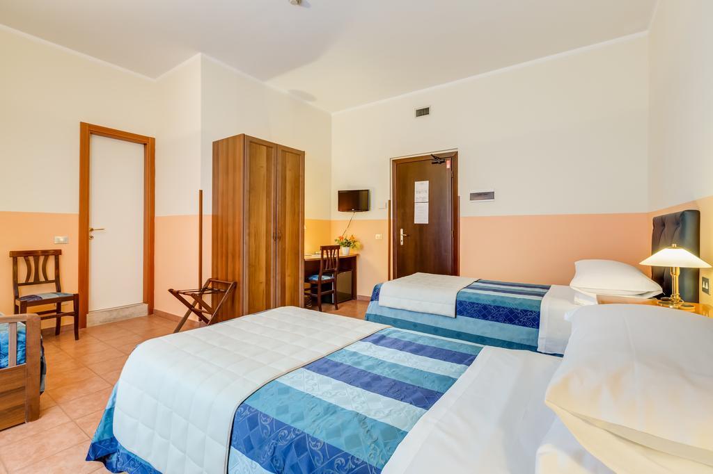 Hotel Domus Carmelitana Rom Exterior foto