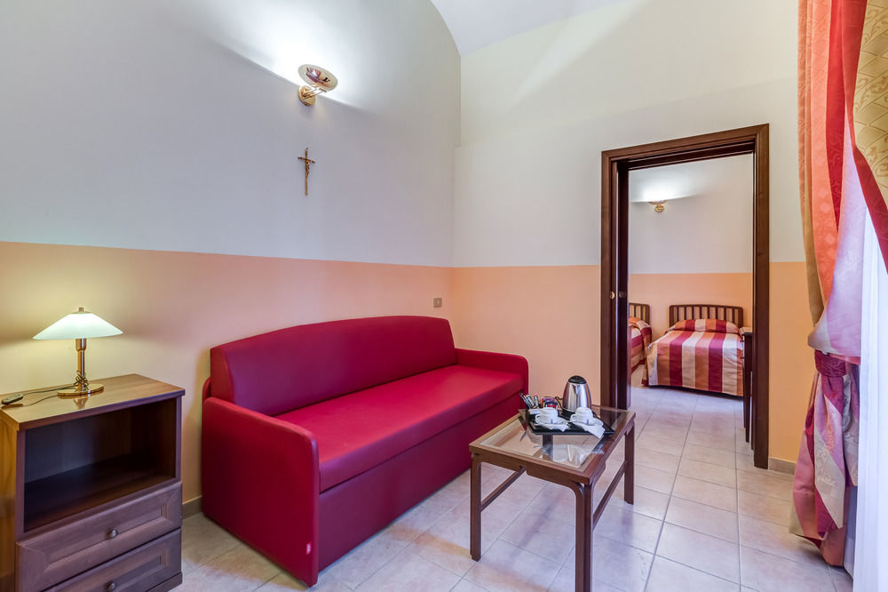 Hotel Domus Carmelitana Rom Exterior foto
