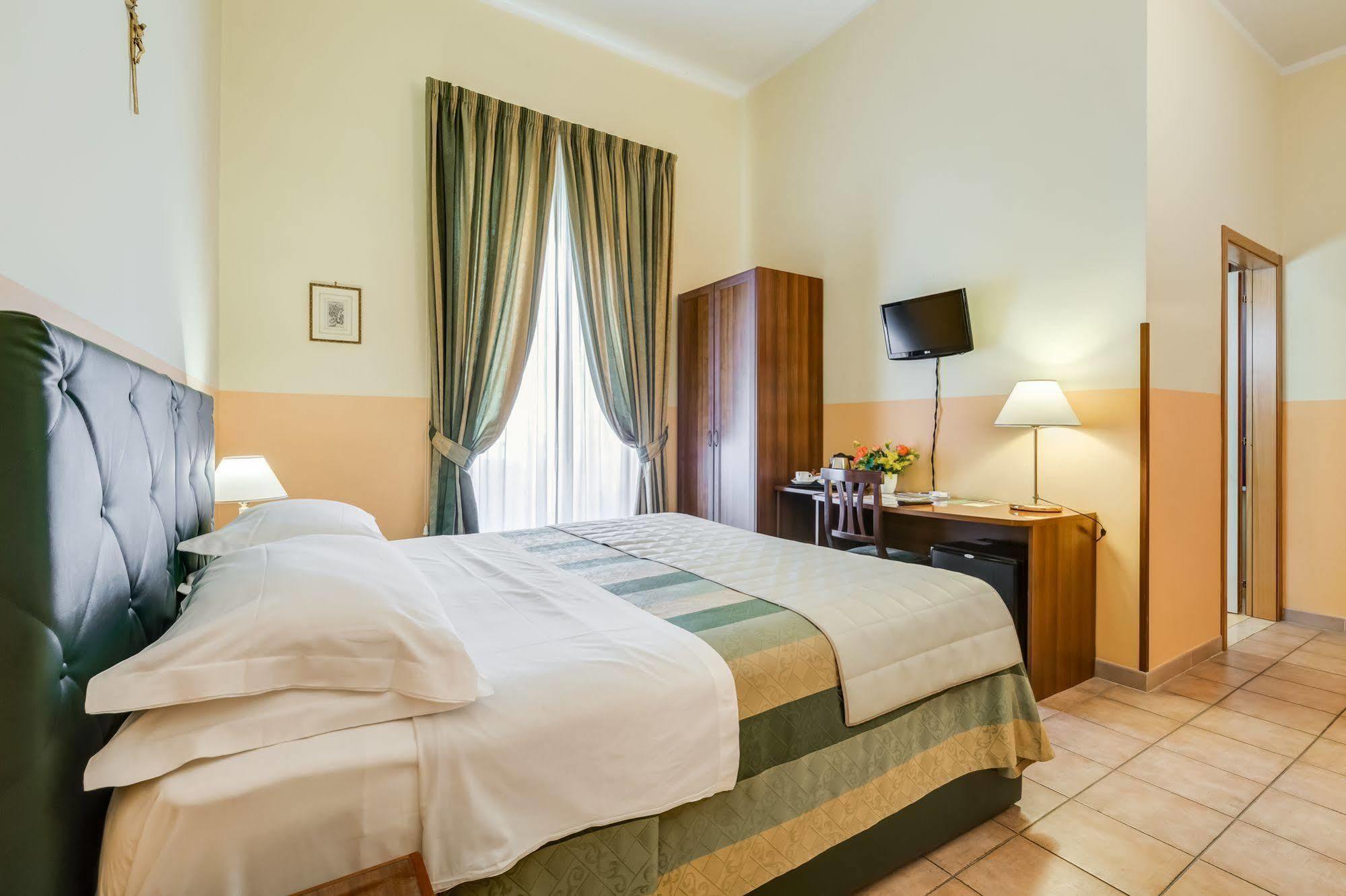 Hotel Domus Carmelitana Rom Exterior foto